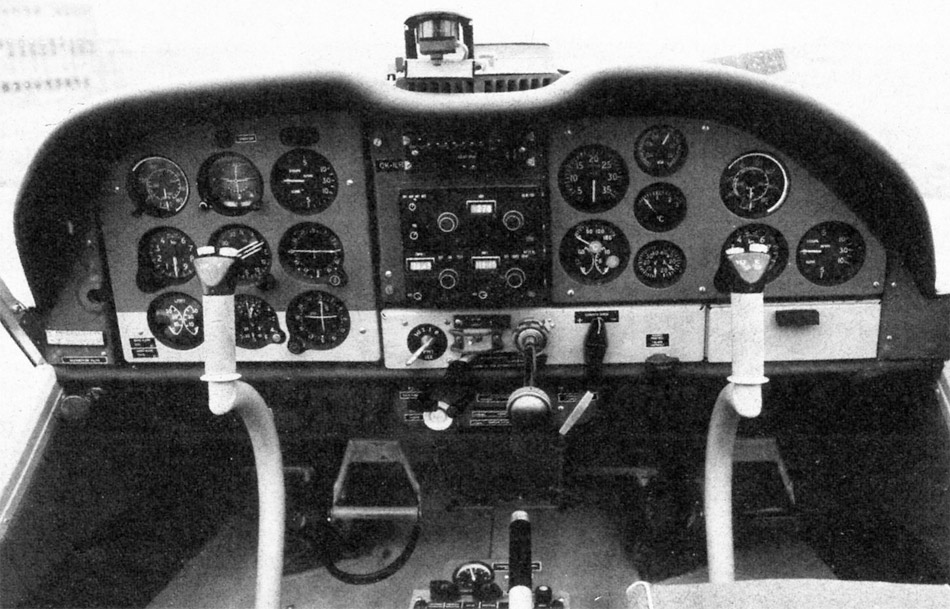 Кабина пилотов Zlin Z.42