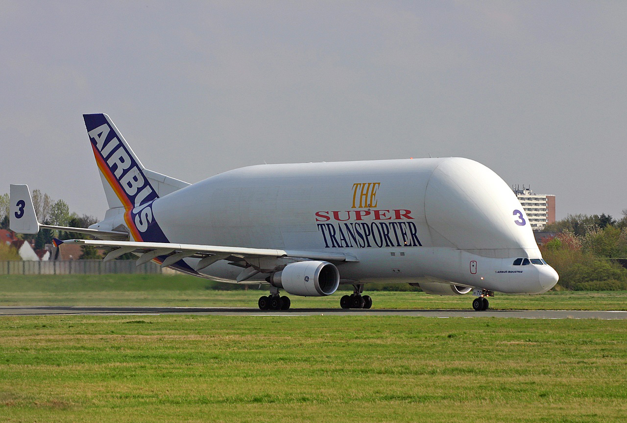 Тяжелый транспортный самолет Airbus A300-600ST Beluga