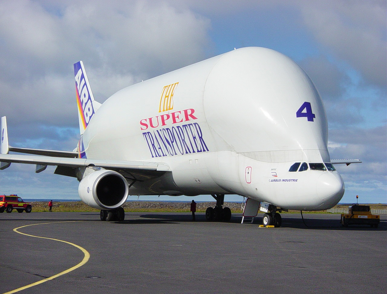 Тяжелый транспортный самолет Airbus A300-600ST Beluga