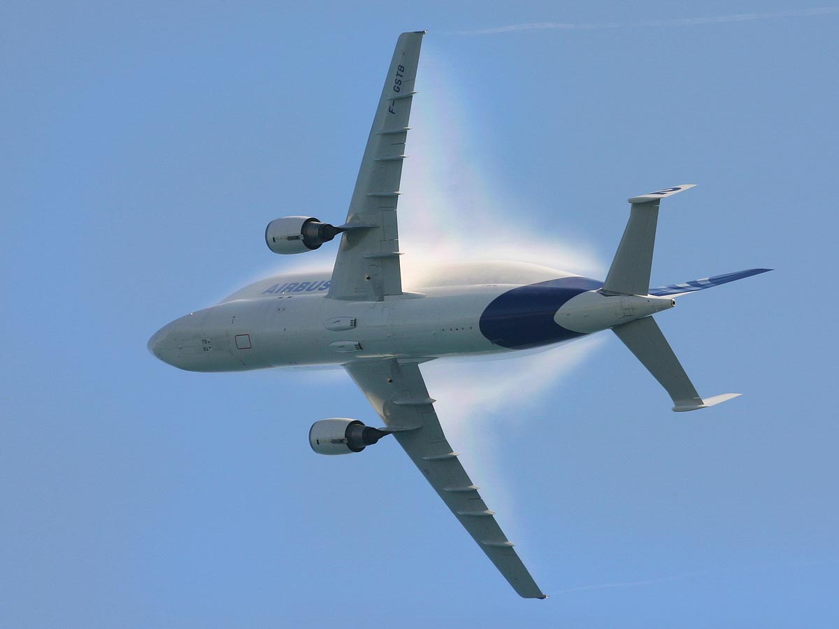 Тяжелый транспортный самолет Airbus A300-600ST Beluga