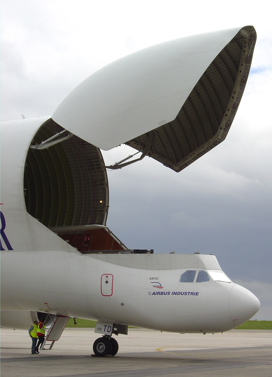 Тяжелый транспортный самолет Airbus A300-600ST Beluga