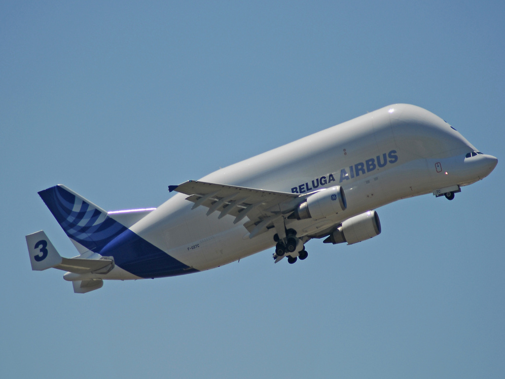 Тяжелый транспортный самолет Airbus A300-600ST Beluga