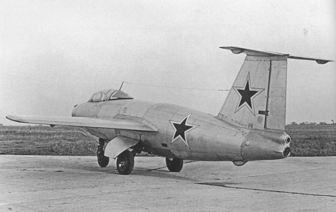 Истребитель И-270