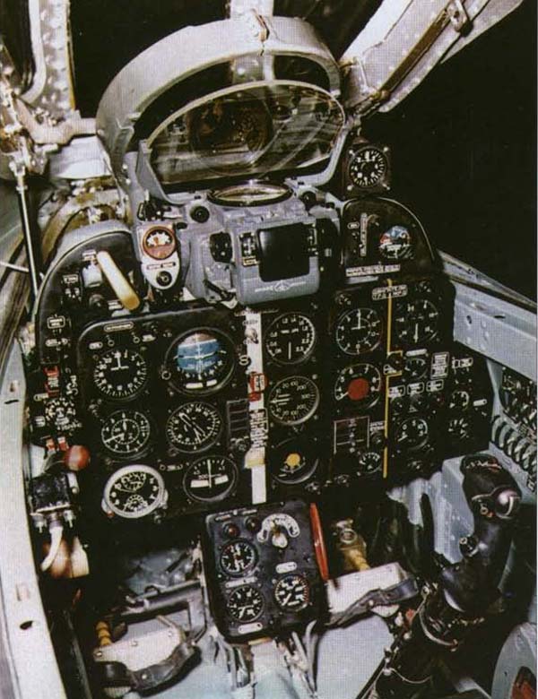 Кабина пилота МиГ Е-50/3