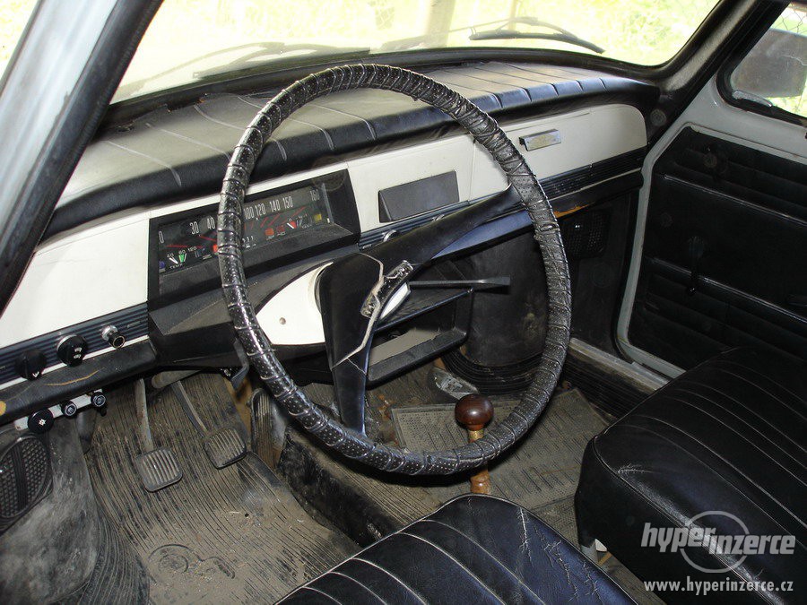 Салон автомобиля Škoda 100