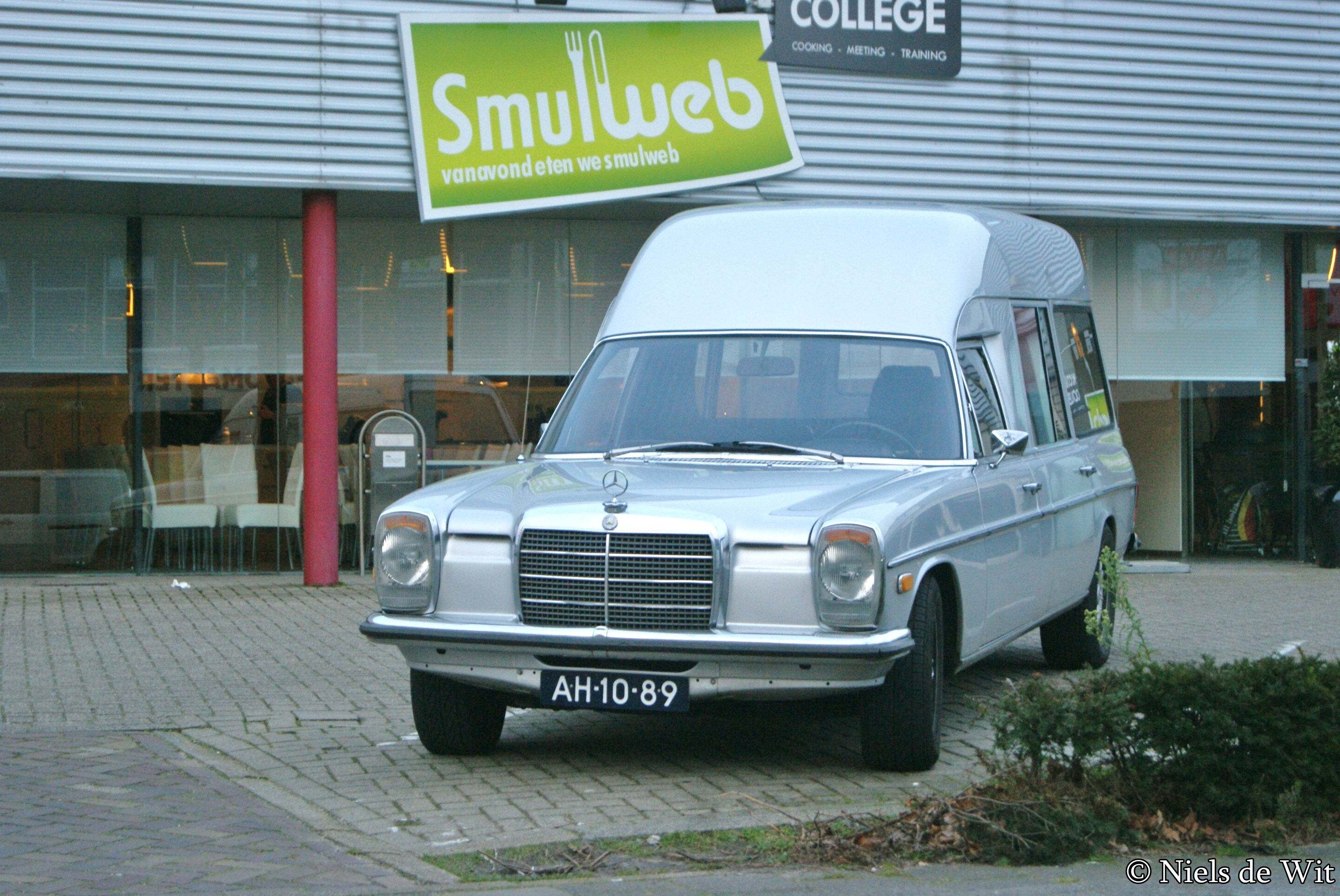 Mercedes-Benz W114 ambulance