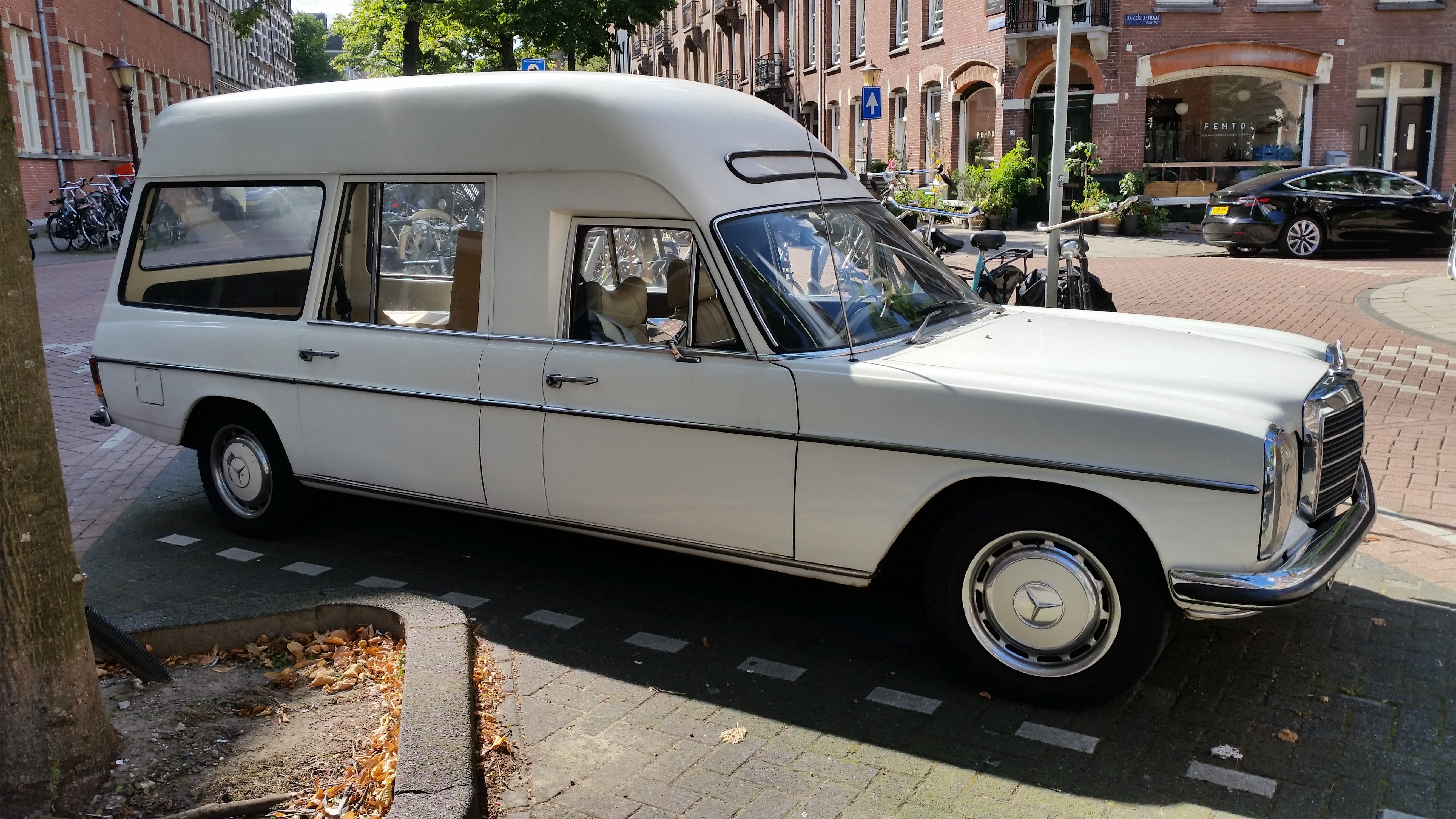 Mercedes-Benz W115 ambulance