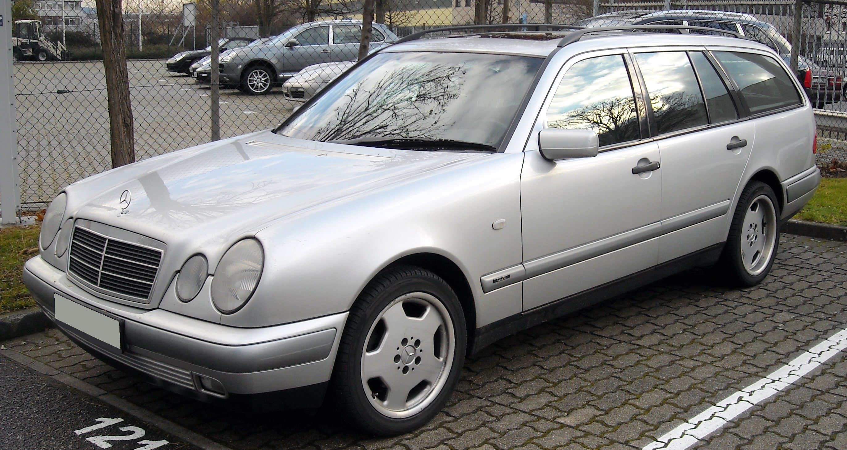 Mercedes-Benz s210