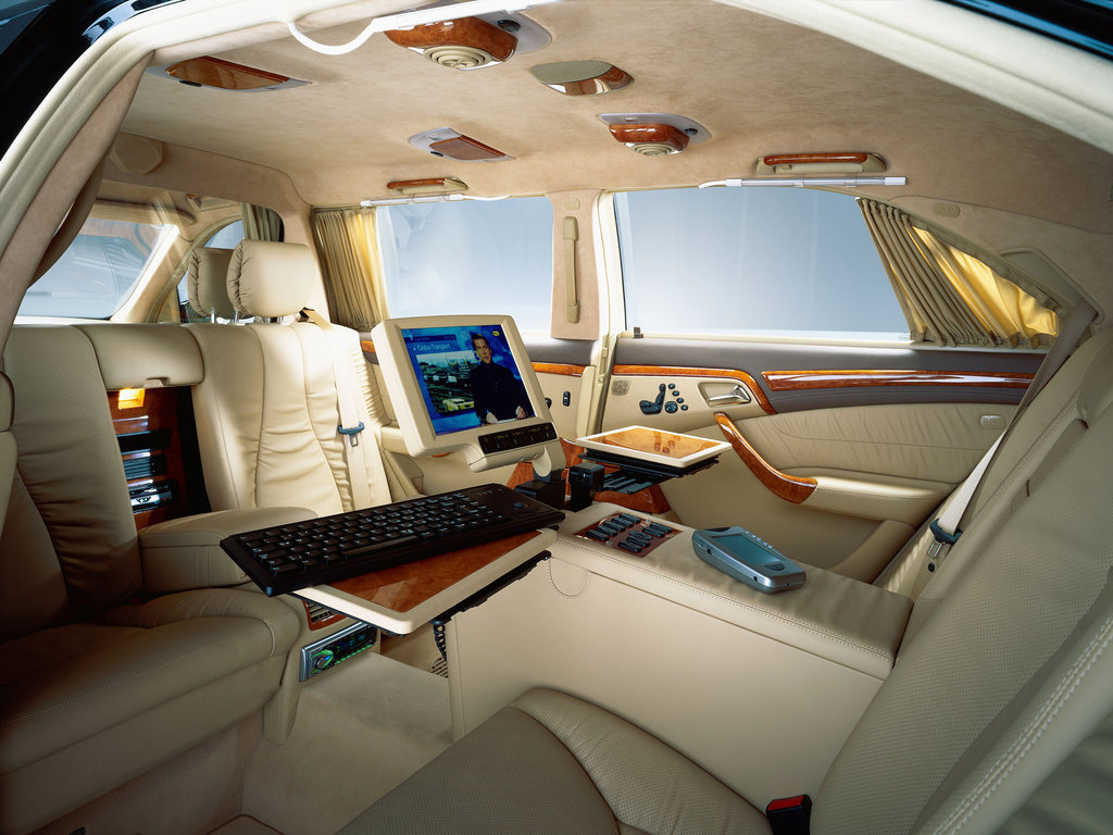 Интерьер лимузина Pullman Mercedes-Benz vv220