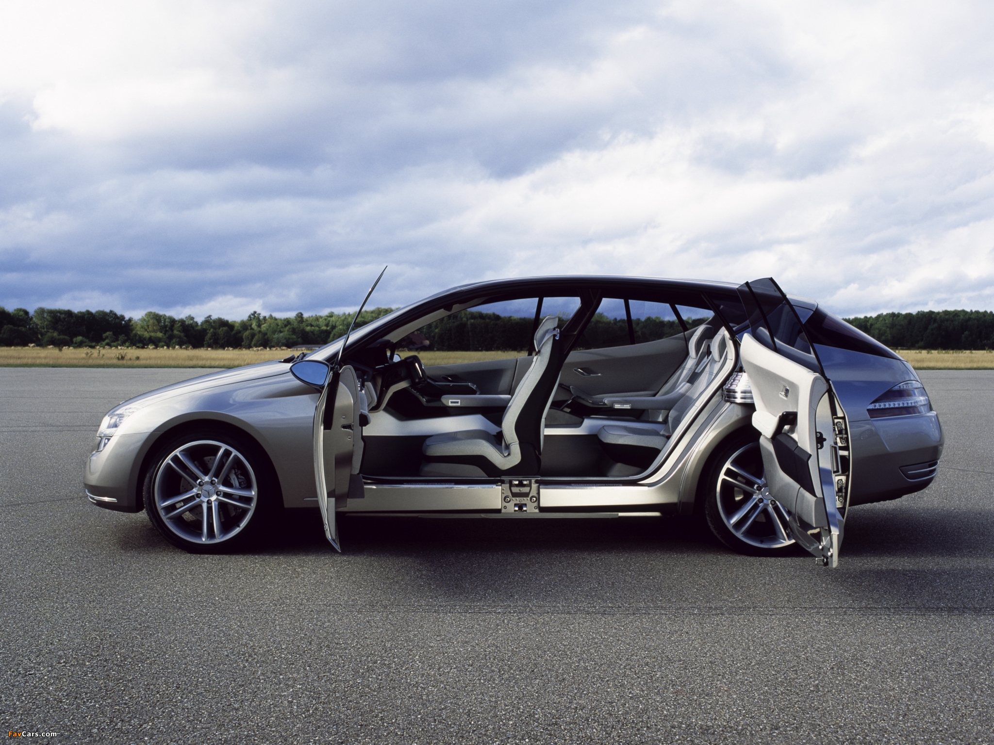 Mercedes-Benz F500 Mind