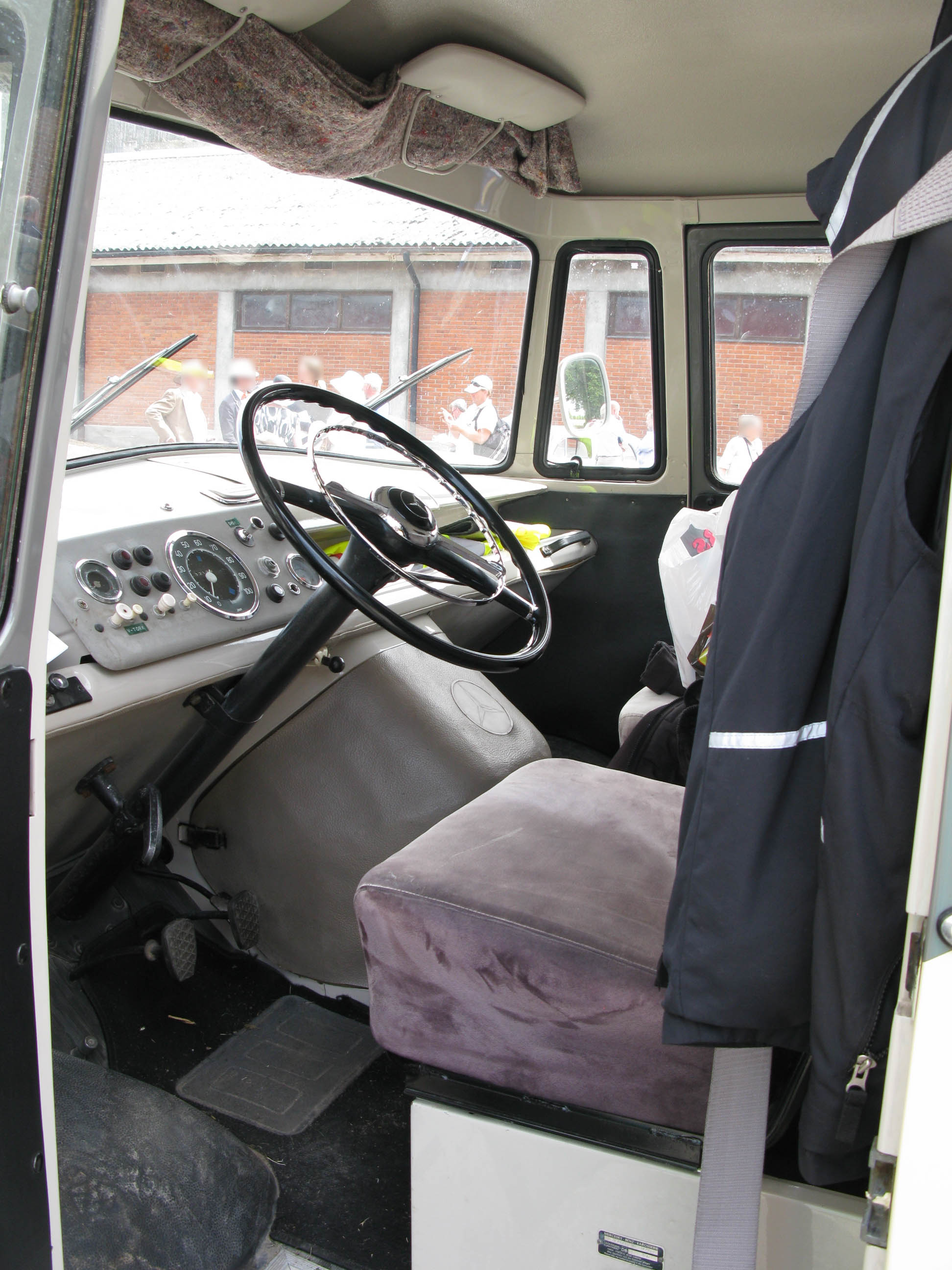 Кабина Mercedes-Benz L319