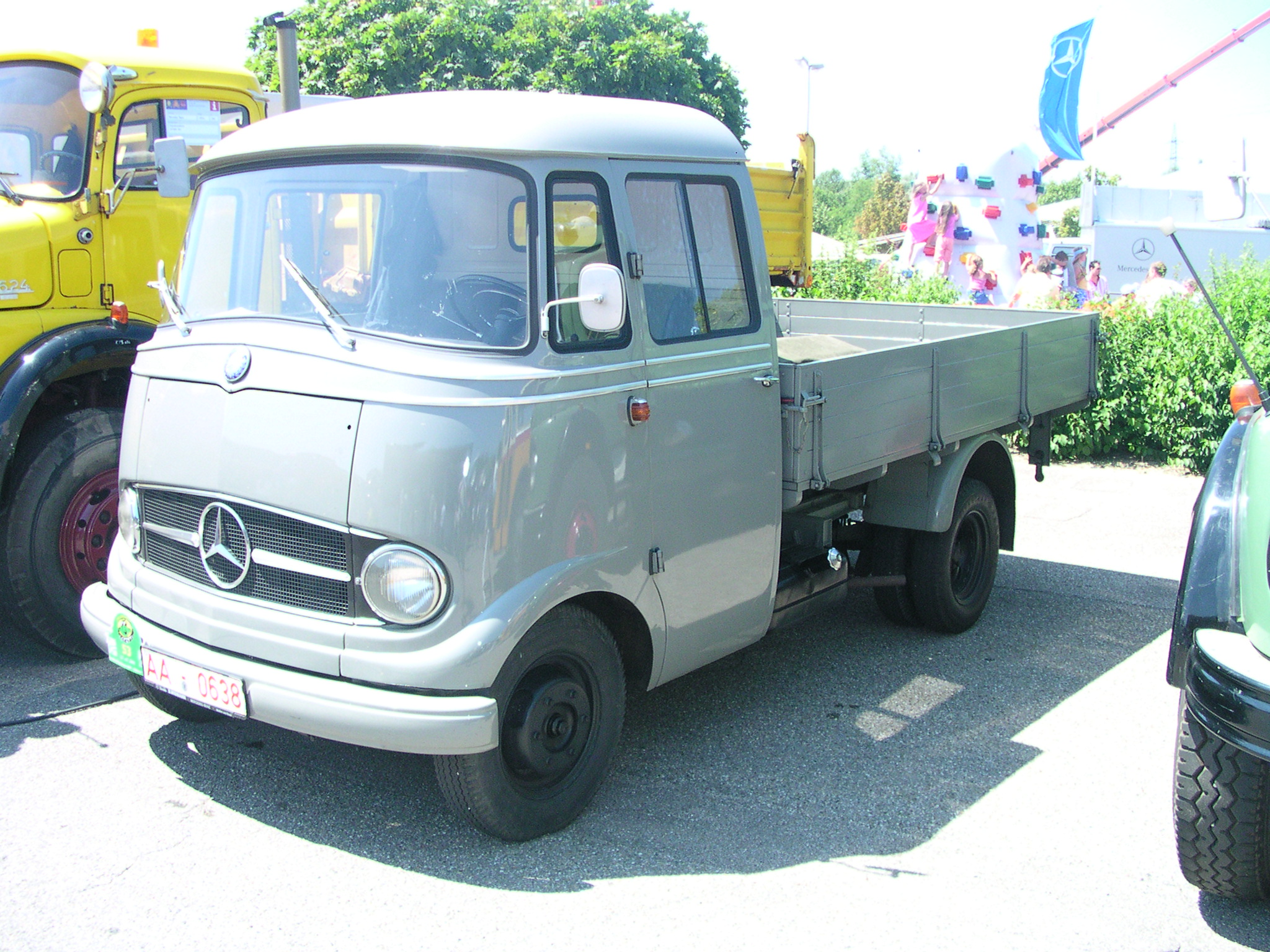 Mercedes-Benz L319