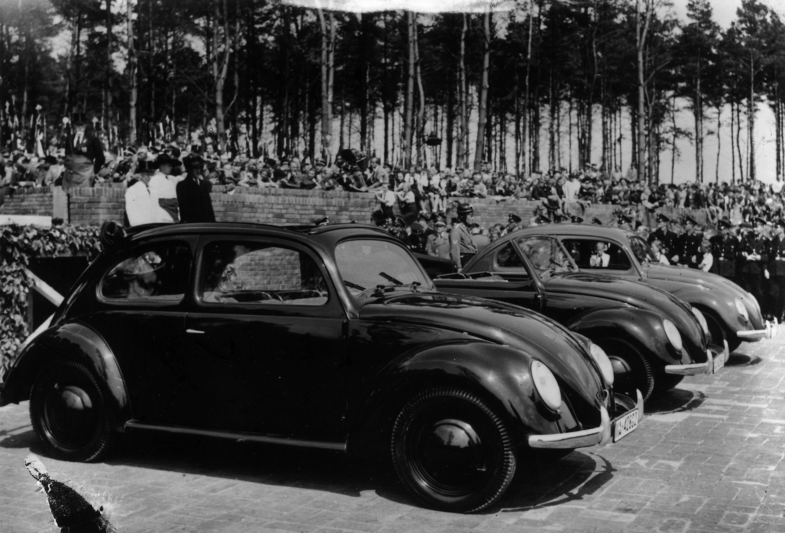 Презентация первой партии Volkswagen Beetle в 1938 г