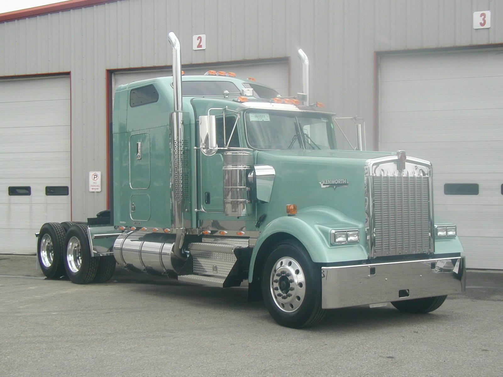 Kenworth W900