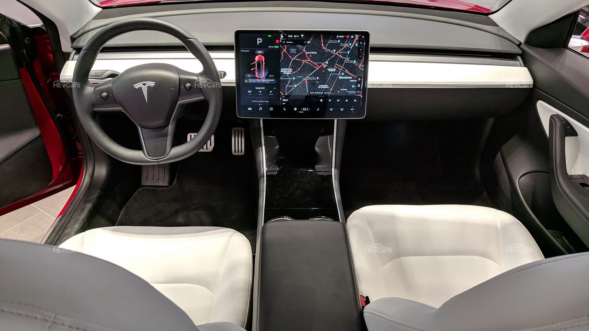 Салон Tesla Model 3