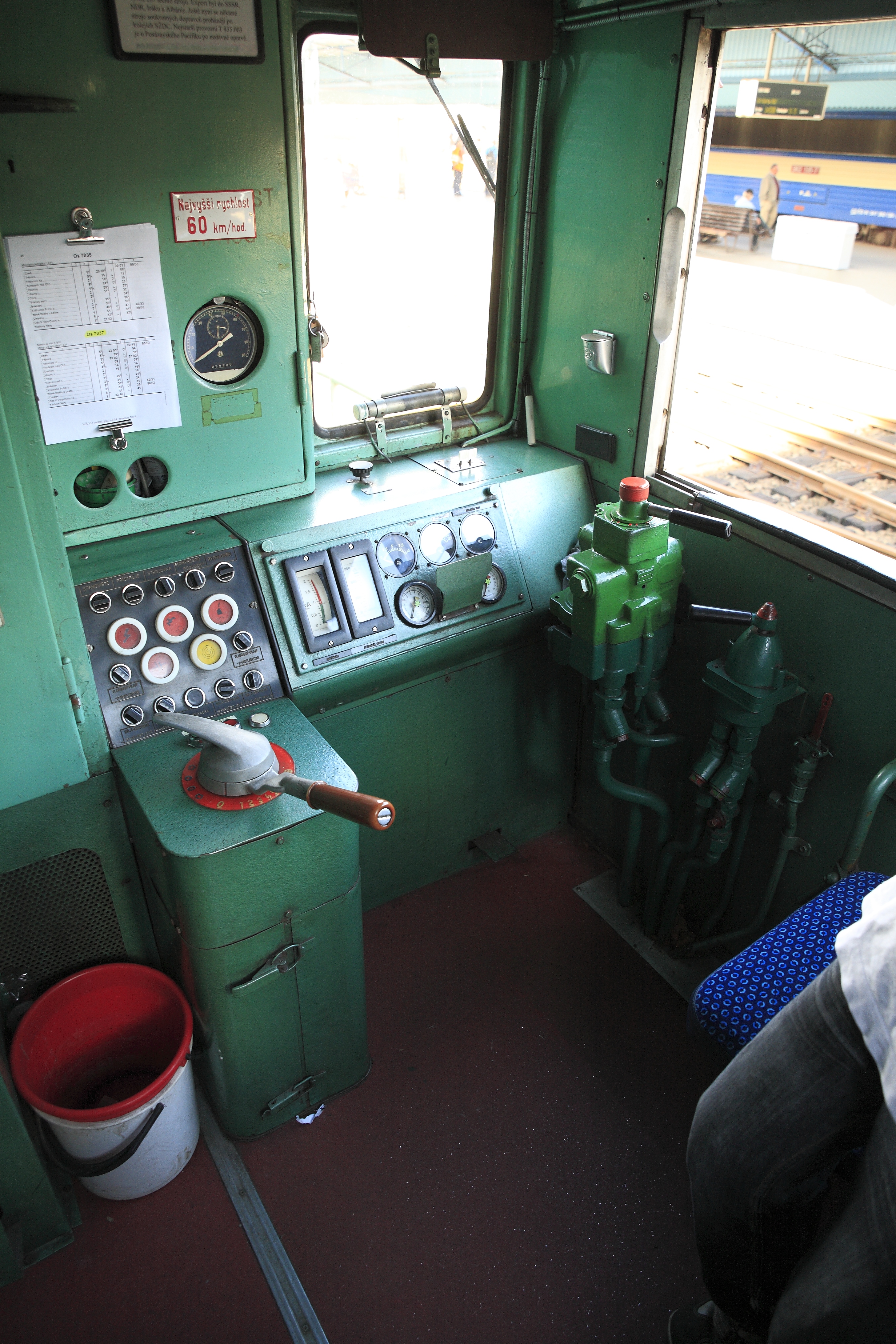 Кабина тепловоза ЧМЭ2
