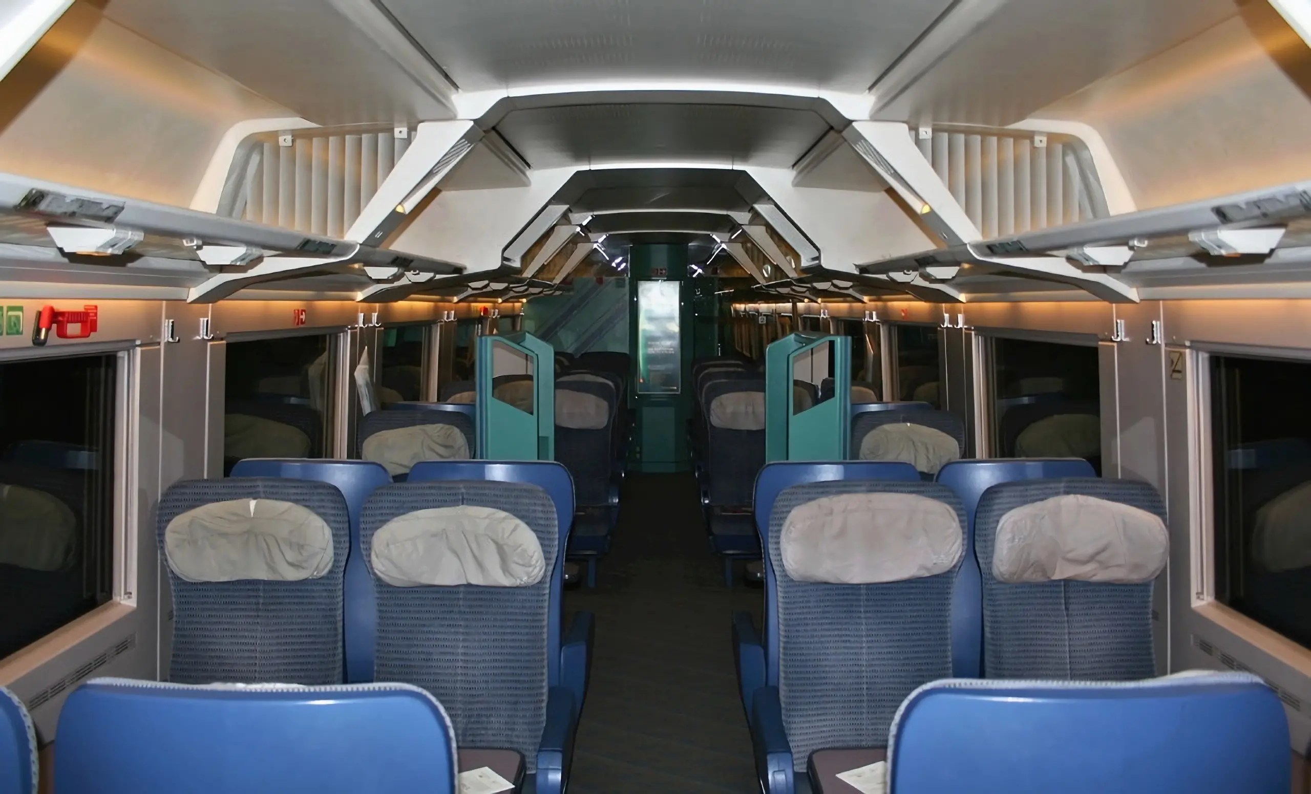 Пассажирский салон скоростного электропоезда ICE 1