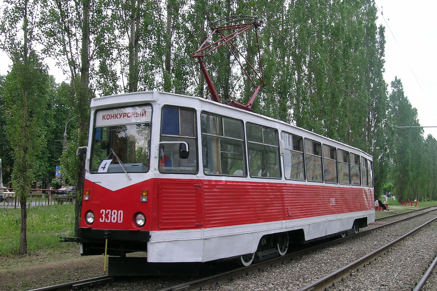 Трамвай 71-605