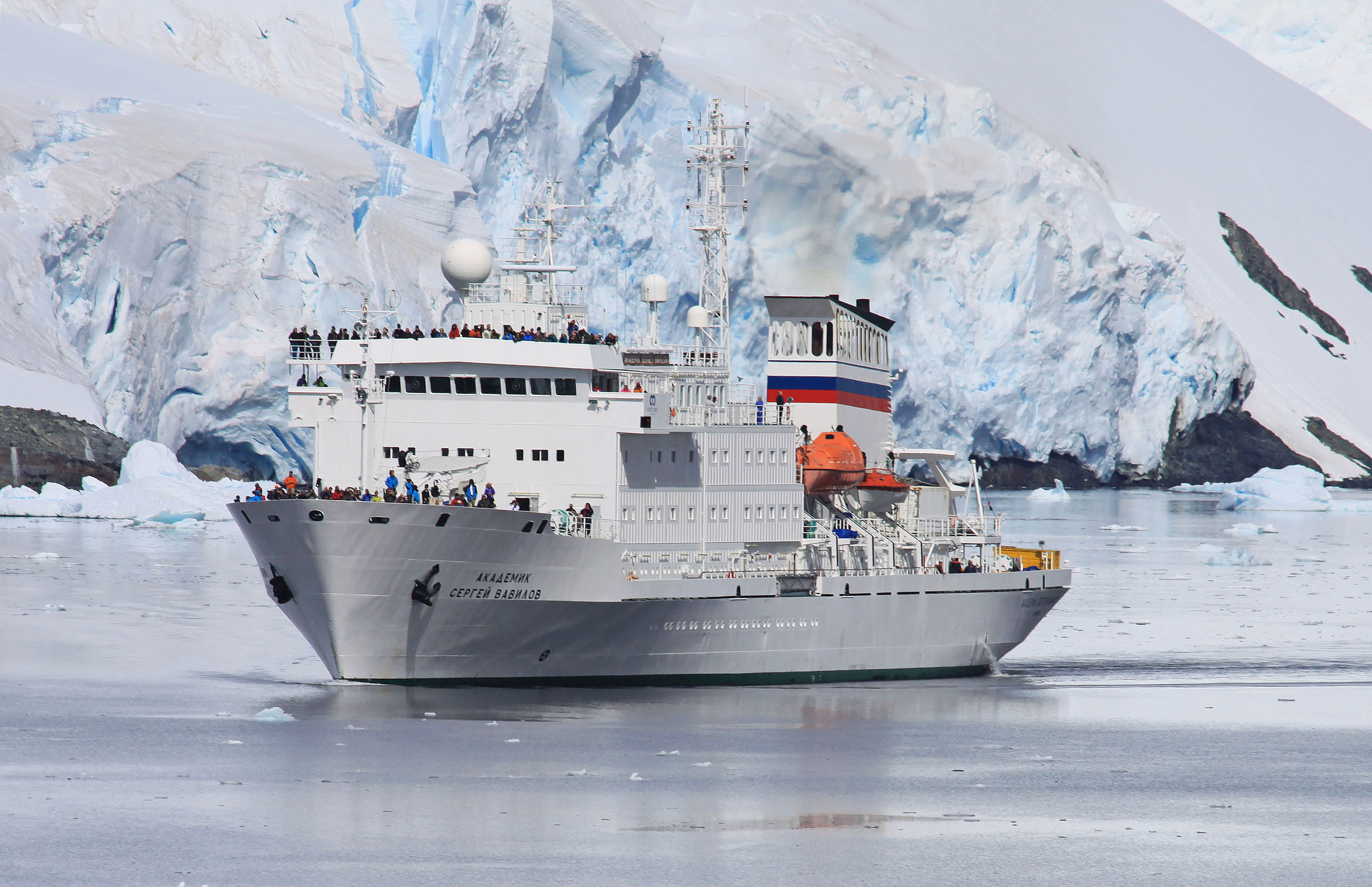 Научно-исследовательское судно Академик Сергей Вавилов