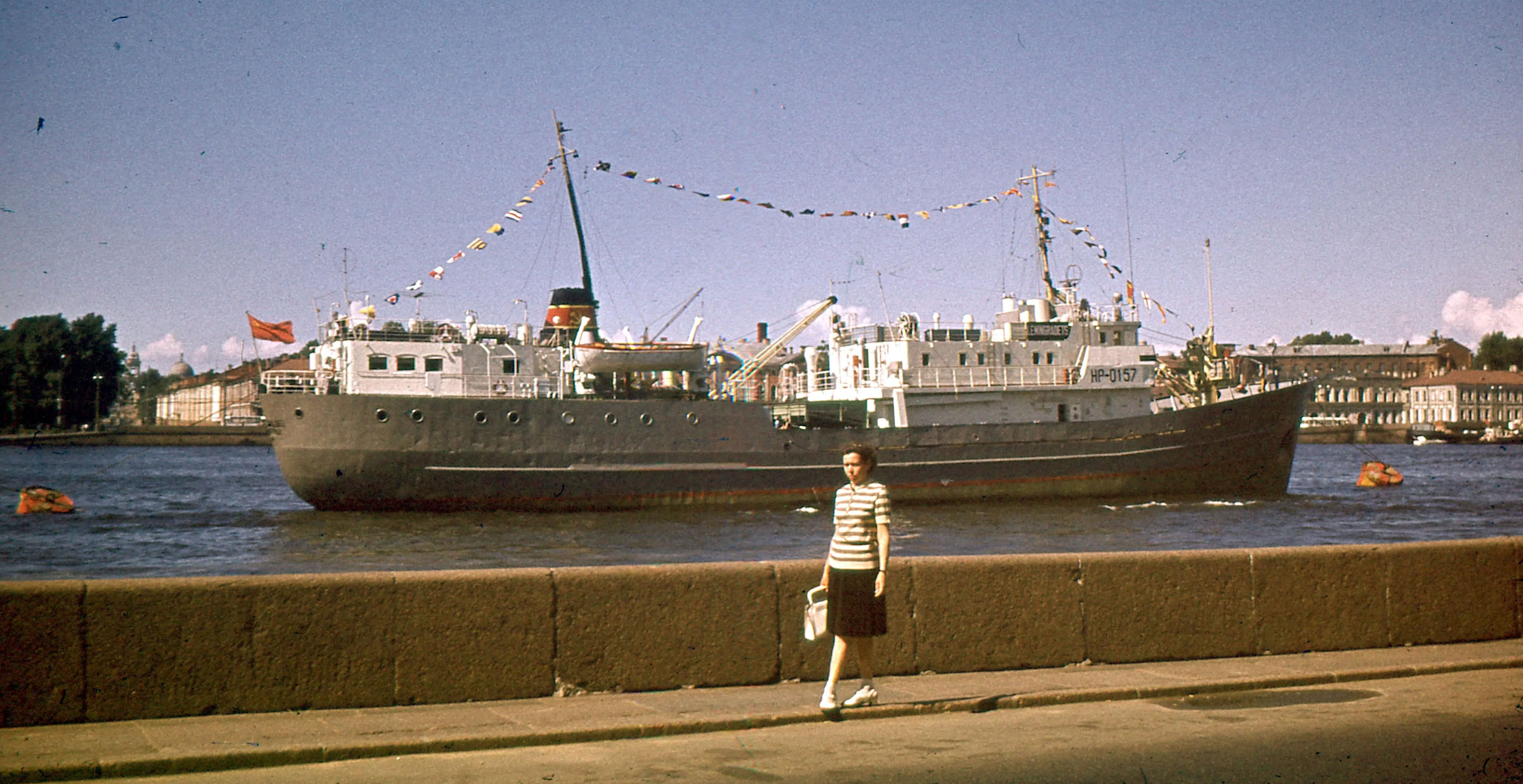 Рыболовное морозильное судно Ленинградец